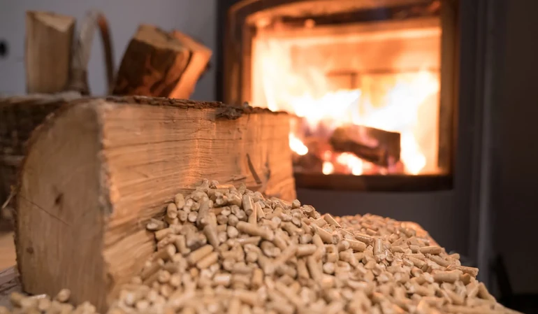 Comment choisir entre un poêle à bois et un poêle à granulés en Dordogne