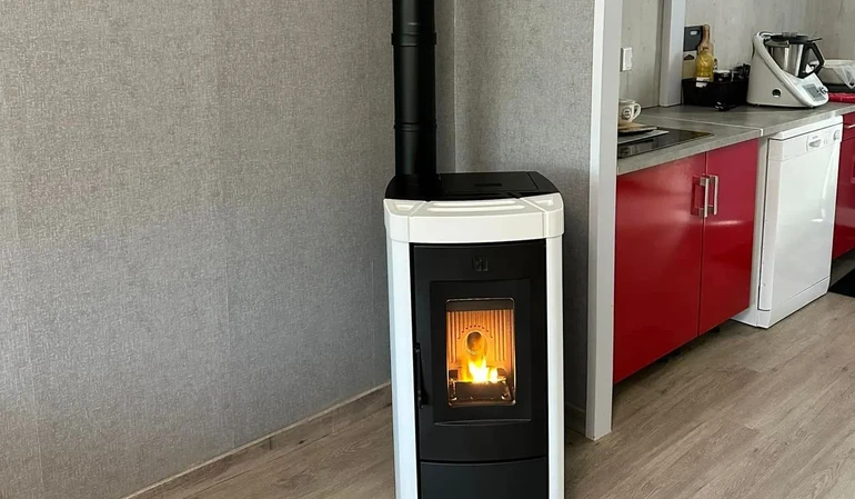 Aides financières pour un poêle à bois ou à granulés en 2025